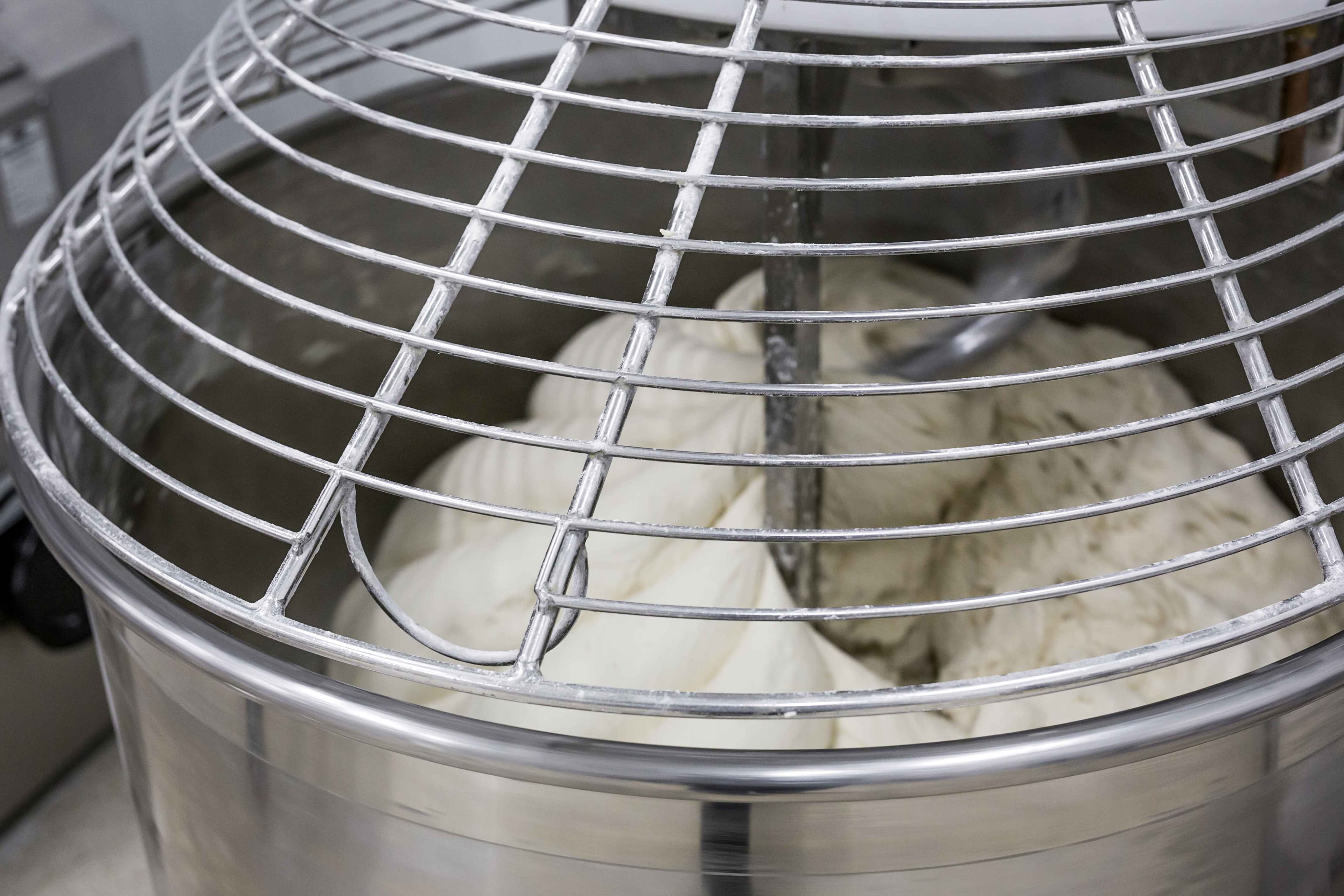 Machine for kneading bread in a bakery oven